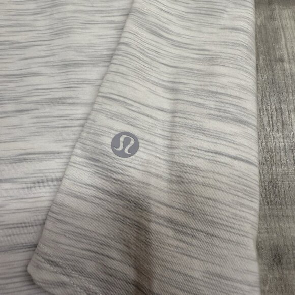 ✅Lot Of 4 Athletic Tank Tops Women's M Lululemon Nike Dri-Fit Sofibella Gym Yoga - Picture 12 of 16